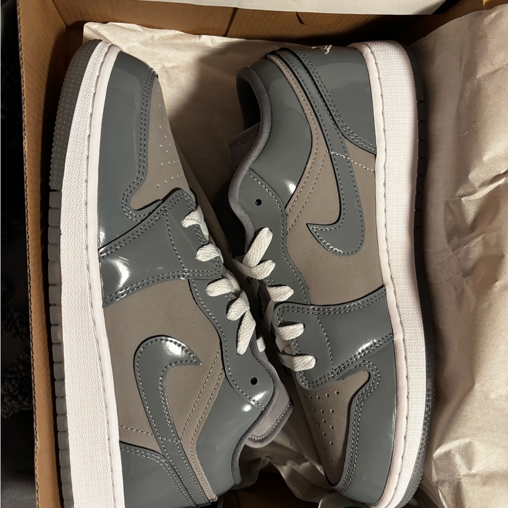 Jordan 1 Low SE